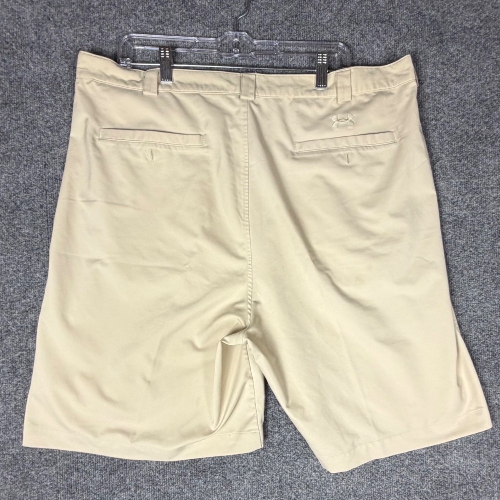 Under Armour Mens Pleated Golf Shorts Tan Khaki Size 40‎ Performance Lightweight - Picture 2 of 6